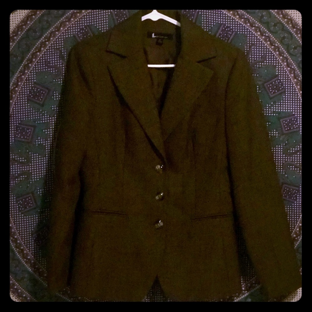 Larry Levine 2Piece Pant Suit